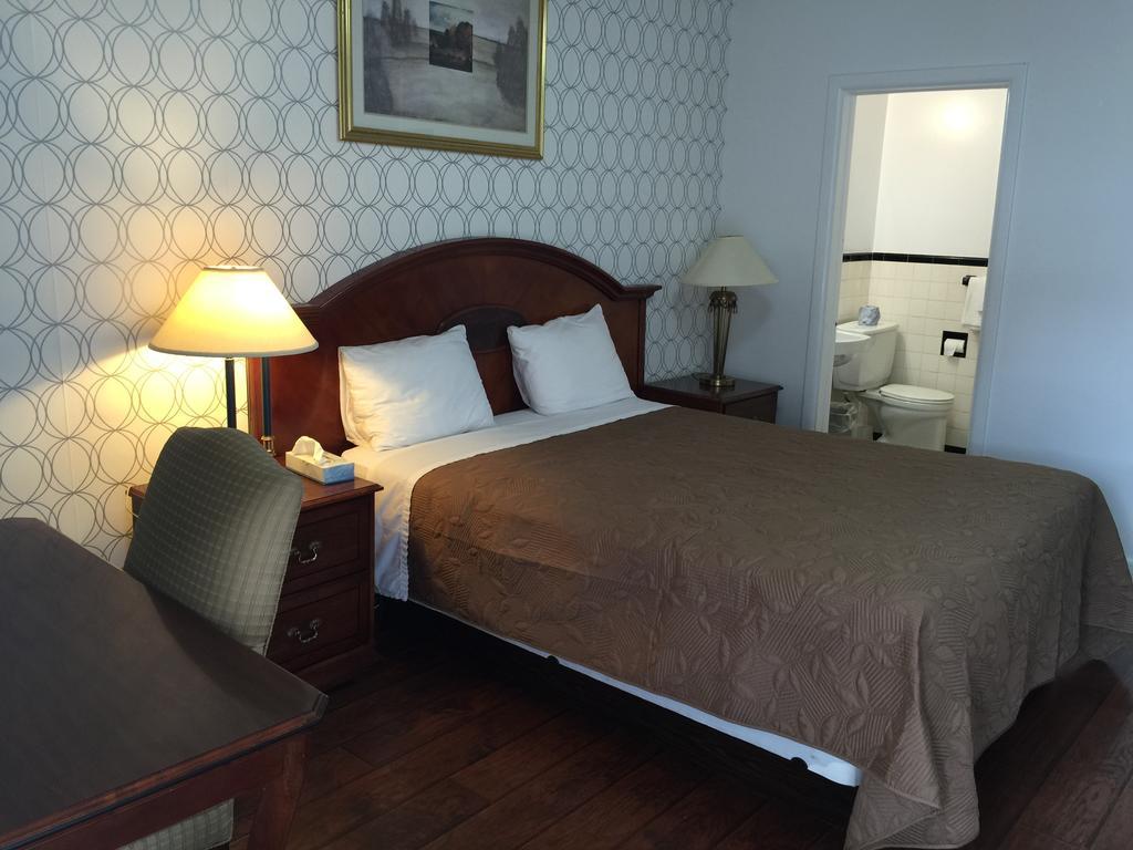 Stardust Motel Ottawa Room photo