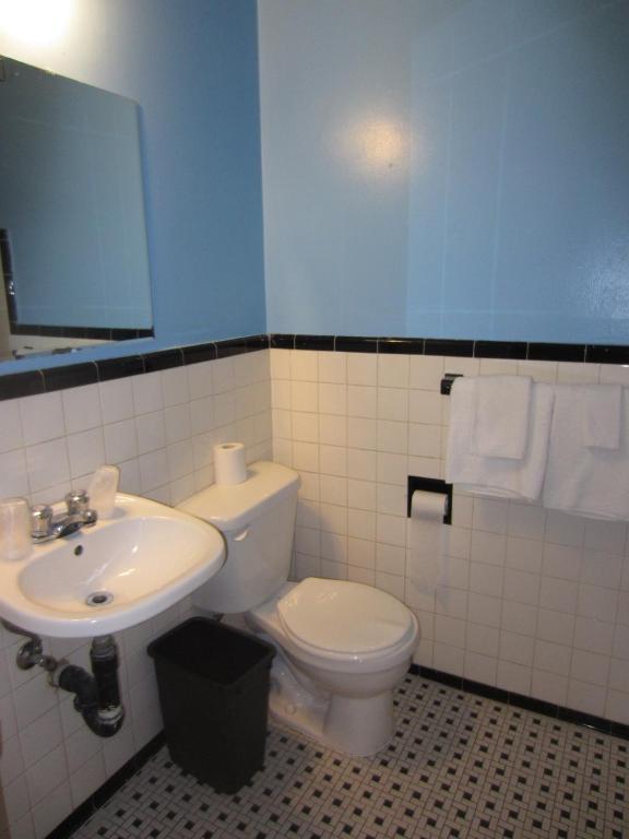 Stardust Motel Ottawa Room photo