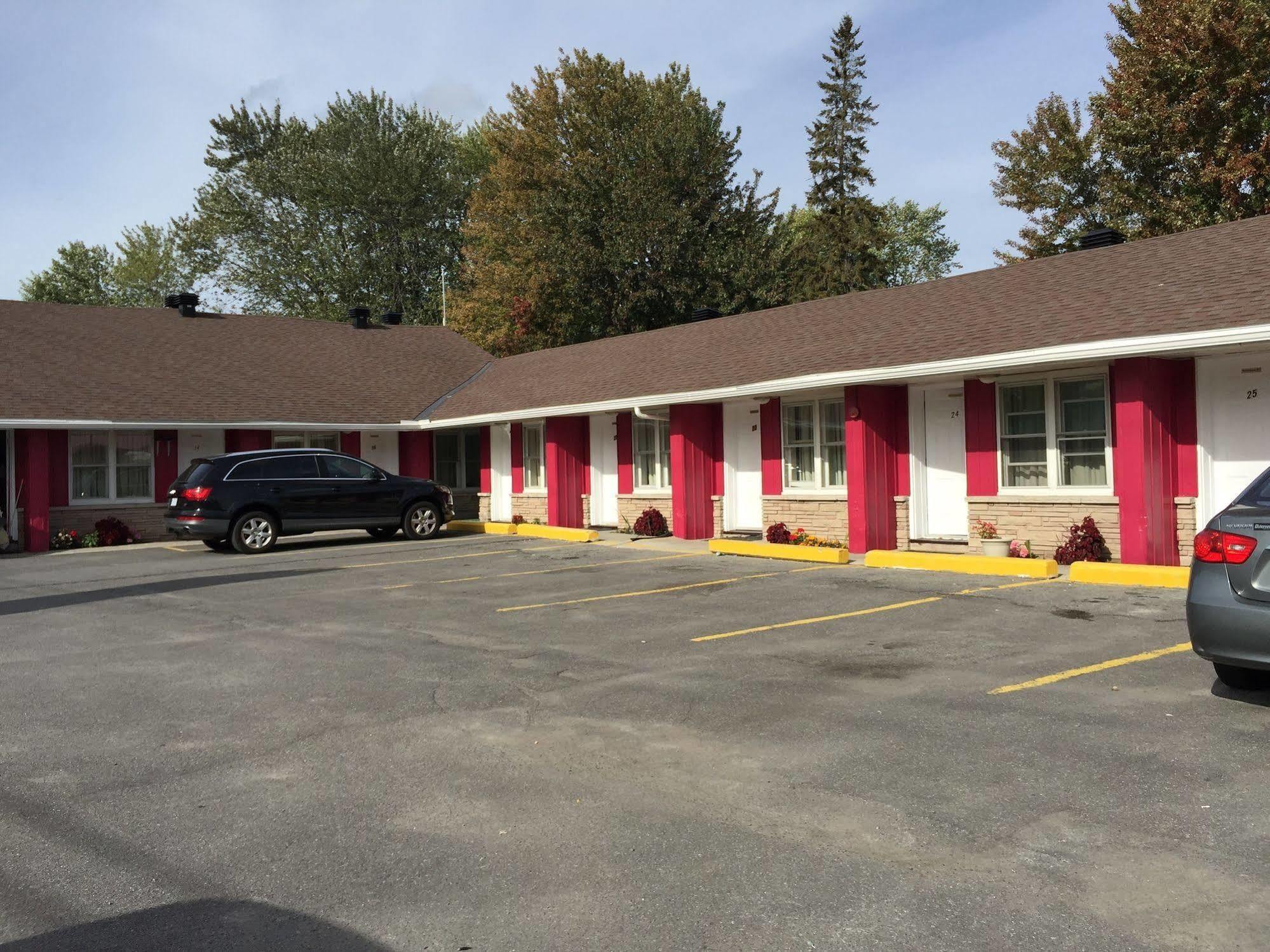 Stardust Motel Ottawa Exterior photo